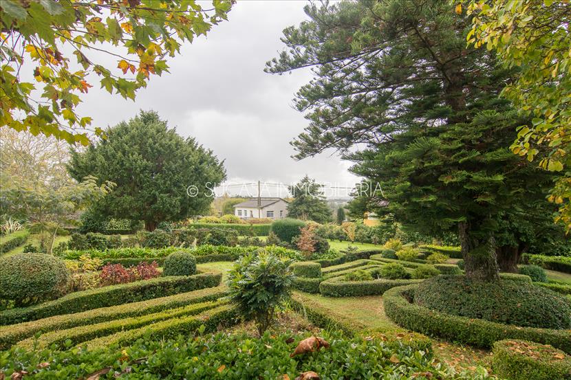 Casa singular en Oleiros con jardín